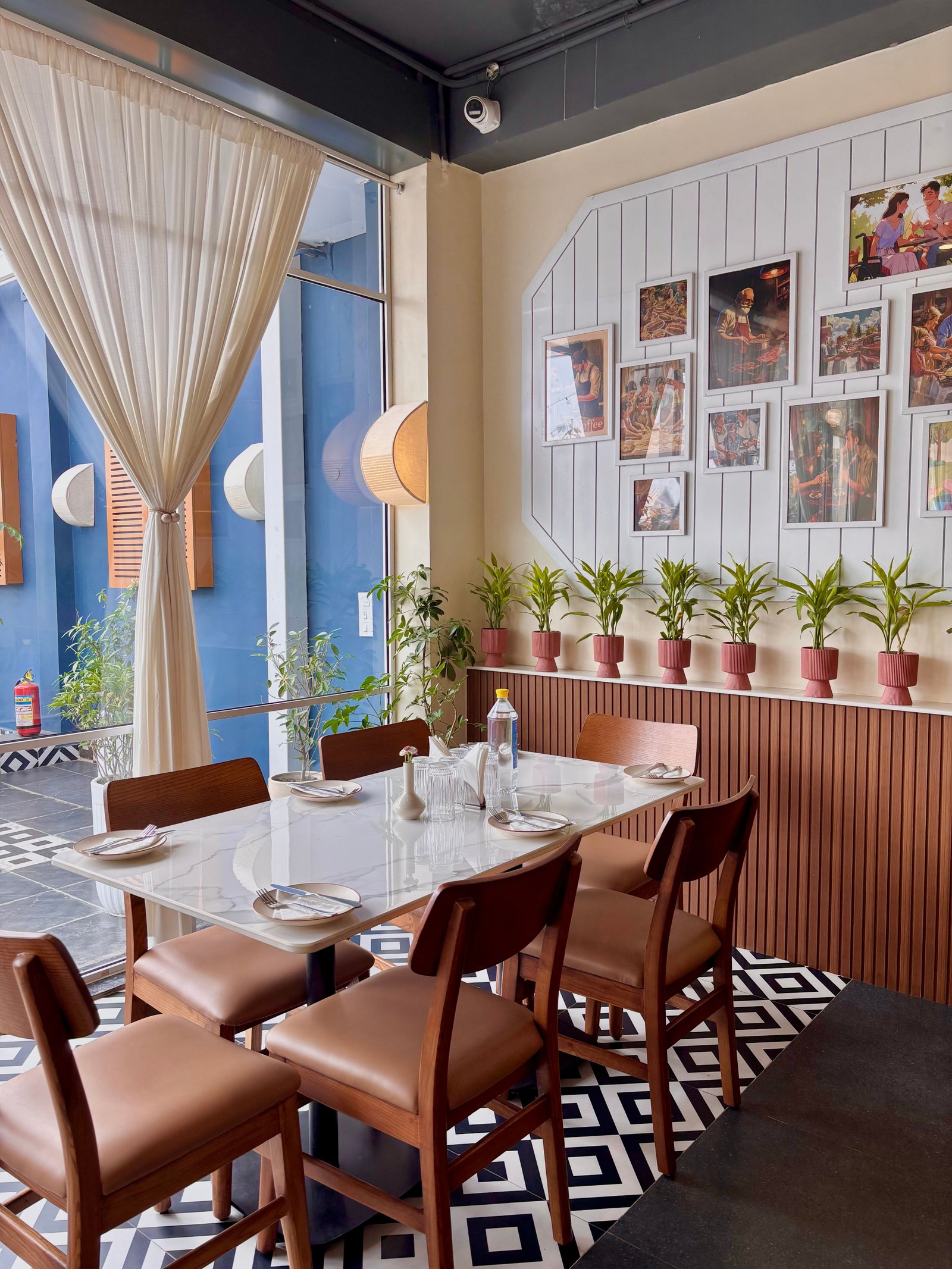 Cafe seating at CT2